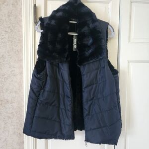 NWT.Elegant Black Puffer Reversible Vest with Faux Fur Collar.pit To Pit 21"